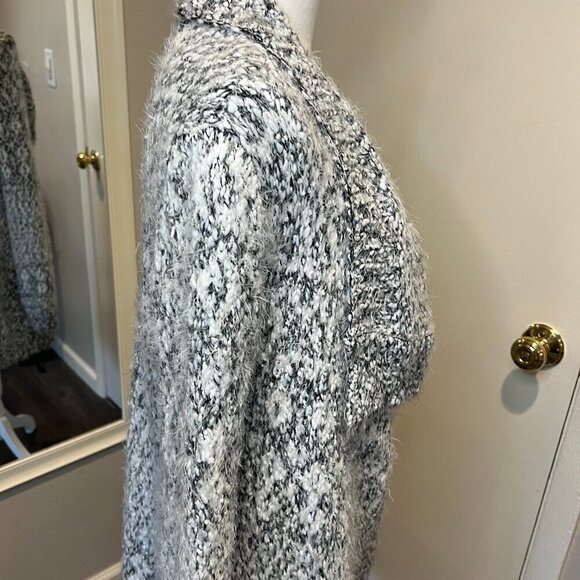 NWT BB Dakota White & Gray Open Front Knit Eyelash Cardigan, Size Medium - Picture 10 of 16
